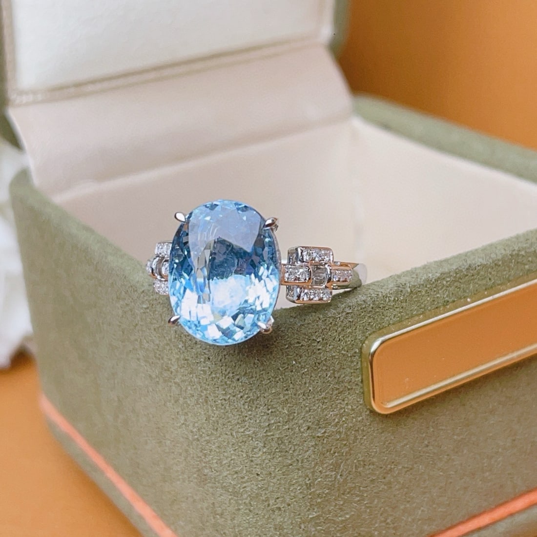14k Gold 4.4 Ct Natural Aquamarine & Diamond Ring - 5