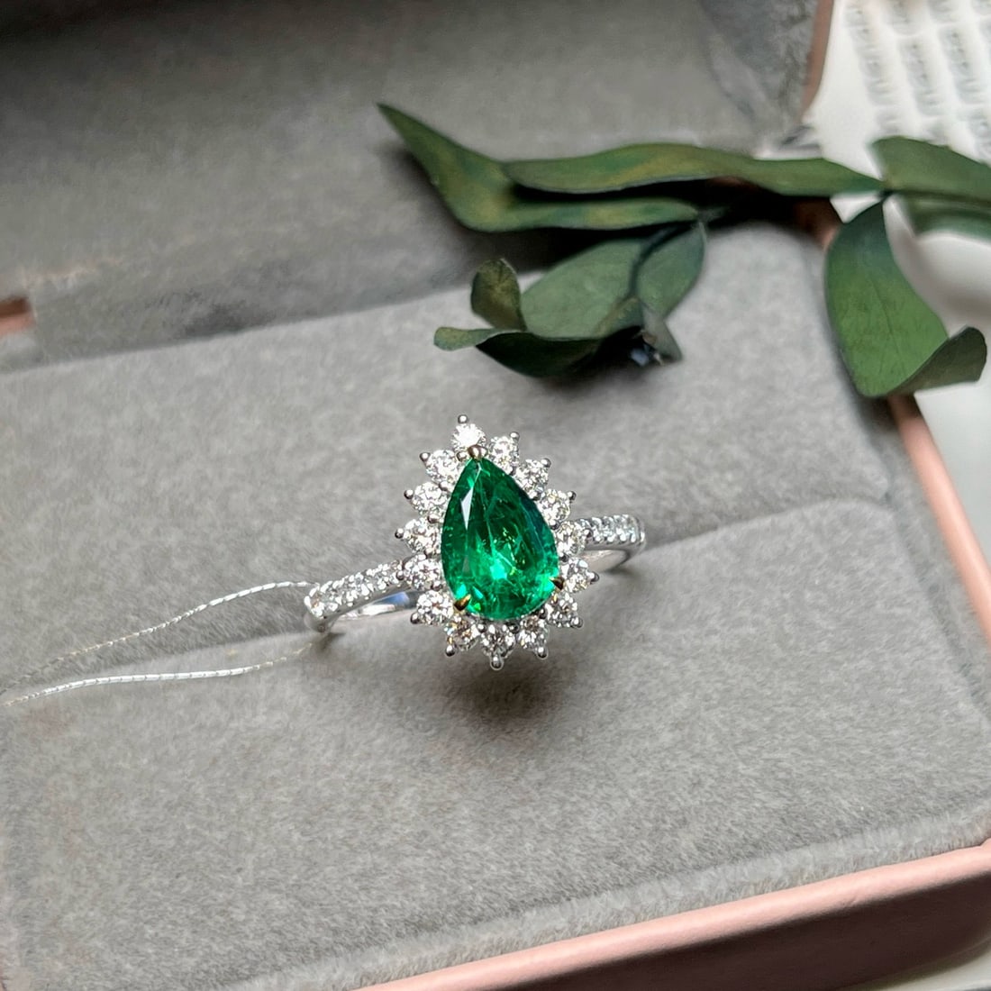 14k Gold 1.55 Ctw Vivid Green Natural Emerald & Diamond Ring: Ref:231052095 // gold content:14k gold // ring size:7. 25us // // main gemstone:emerald // shape:pear // carat weight:1. 05ct // color:vivid green // treatment:natural // // adjacent gemstone 2 : diam