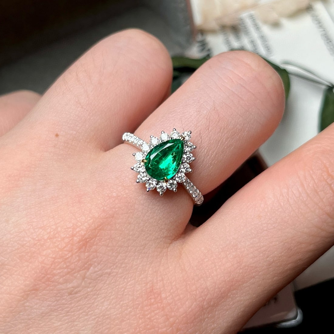 14k Gold 1.55 Ctw Vivid Green Natural Emerald & Diamond Ring - 3