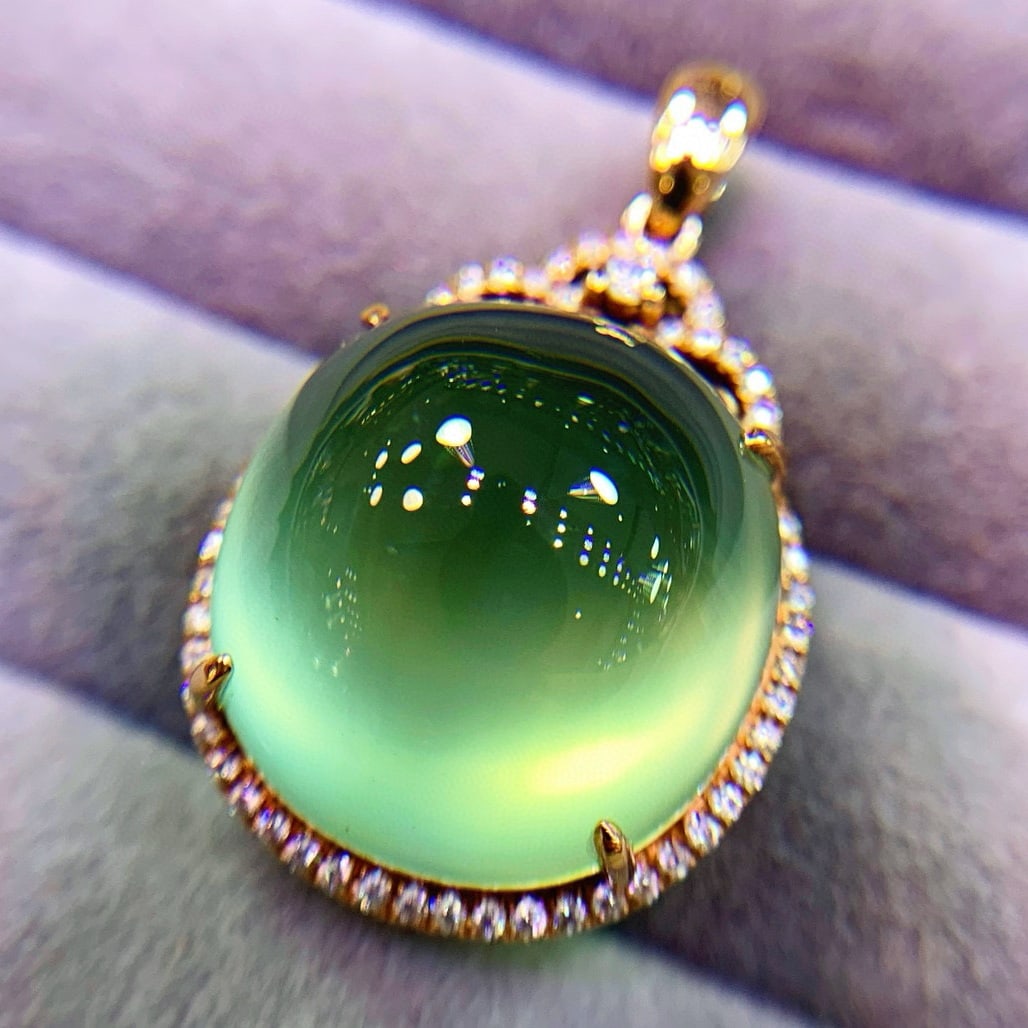 14k Gold 20 Ct Natural Prehnite & Diamond Pendant( Without Chain ): Ref:231052105 // gold content:14k gold // main gemstone:prehnite // shape:oval // carat weight:20ct // color:green // treatment:natural // // adjacent gemstone 2 : diamond // number of stones:58 // sh