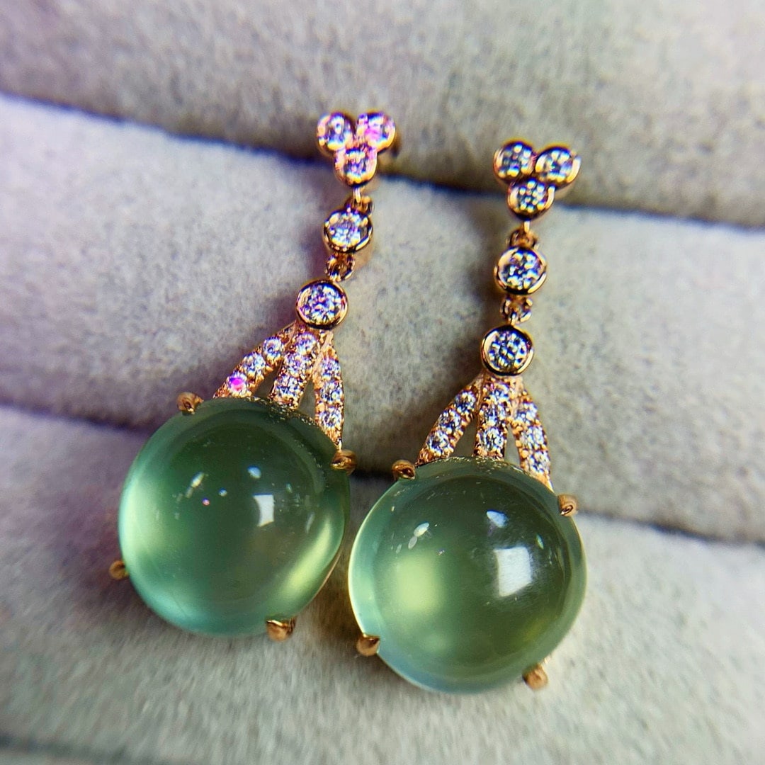 14k Gold 8.7 Ct Natural Prehnite & Diamond Earrings: Ref:231052106 // gold content:14k gold // main gemstone:prehnite // shape:round // carat weight:8. 7ct // color:green // treatment:natural // cut grade:g // // adjacent gemstone 2 : diamond // number