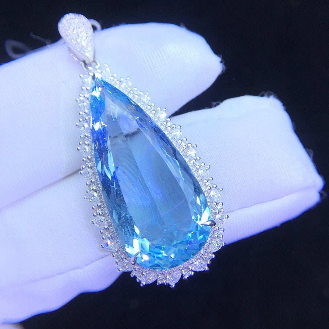 14k Gold 15.21 Ctw Natural Aquamarine & Diamond Pendant( Without Chain ): Ref:231052110 // gold content:14k gold // main gemstone:aquamarine // shape:pear // carat weight:13. 69ct // color:blue // treatment:natural // // adjacent gemstone 2 : diamond // number of