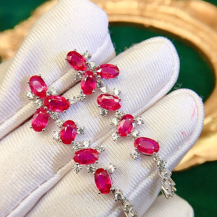 14k Gold 4.92 Ctw Natural Ruby & Sapphire Earrings: Ref:231052111 // gold content:14k gold // main gemstone:ruby // shape:oval // carat weight:4. 35ct // color:red // treatment:natural // // adjacent gemstone 2 : sapphire // shape:round // carat