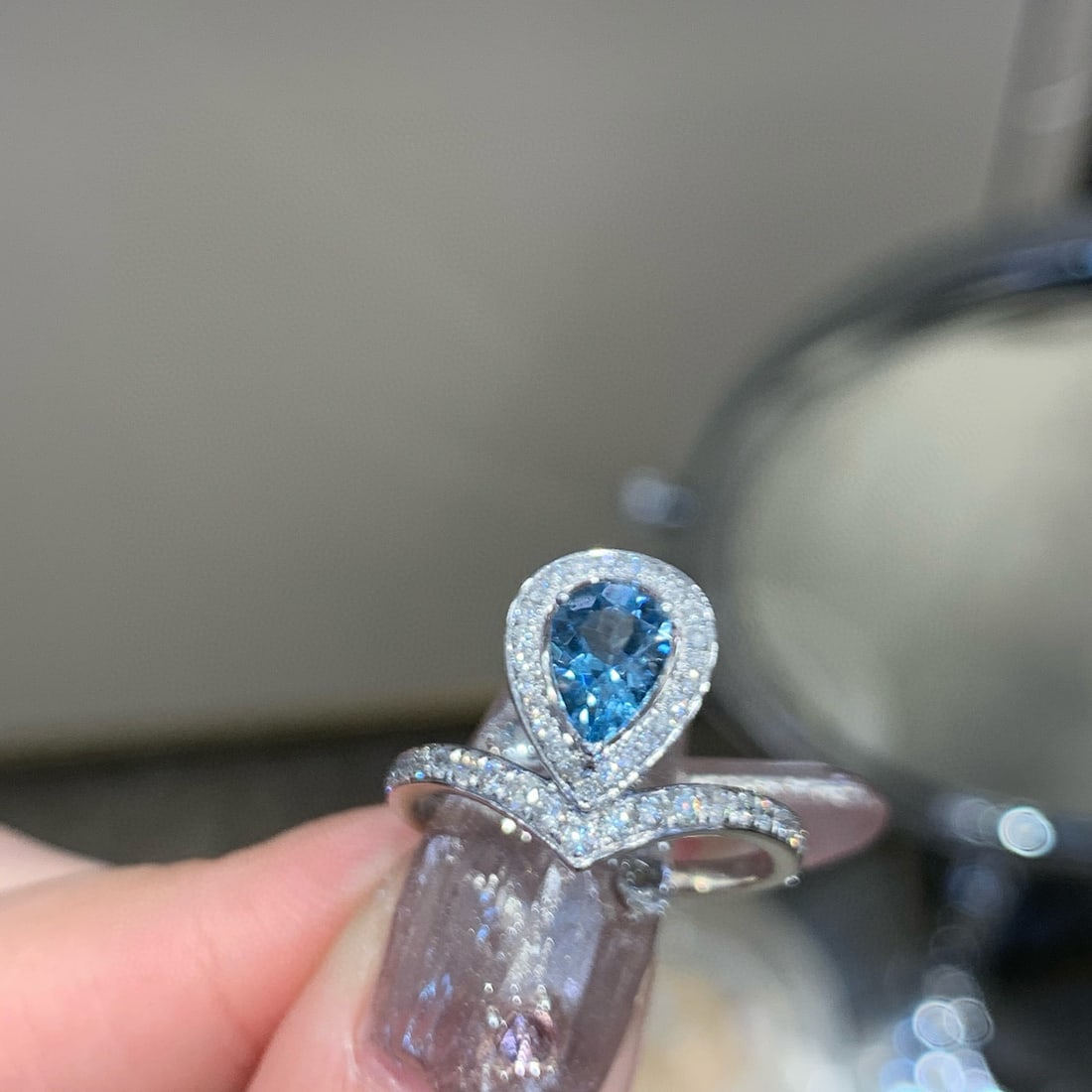 14k Gold 1.28 Ctw Natural Aquamarine & Diamond Ring: Ref:231052117 // gold content:14k gold // ring size:7. 25us // // main gemstone:aquamarine // shape:pear // carat weight:0. 65ct // color:santa maria color // treatment:natural // // adjacent