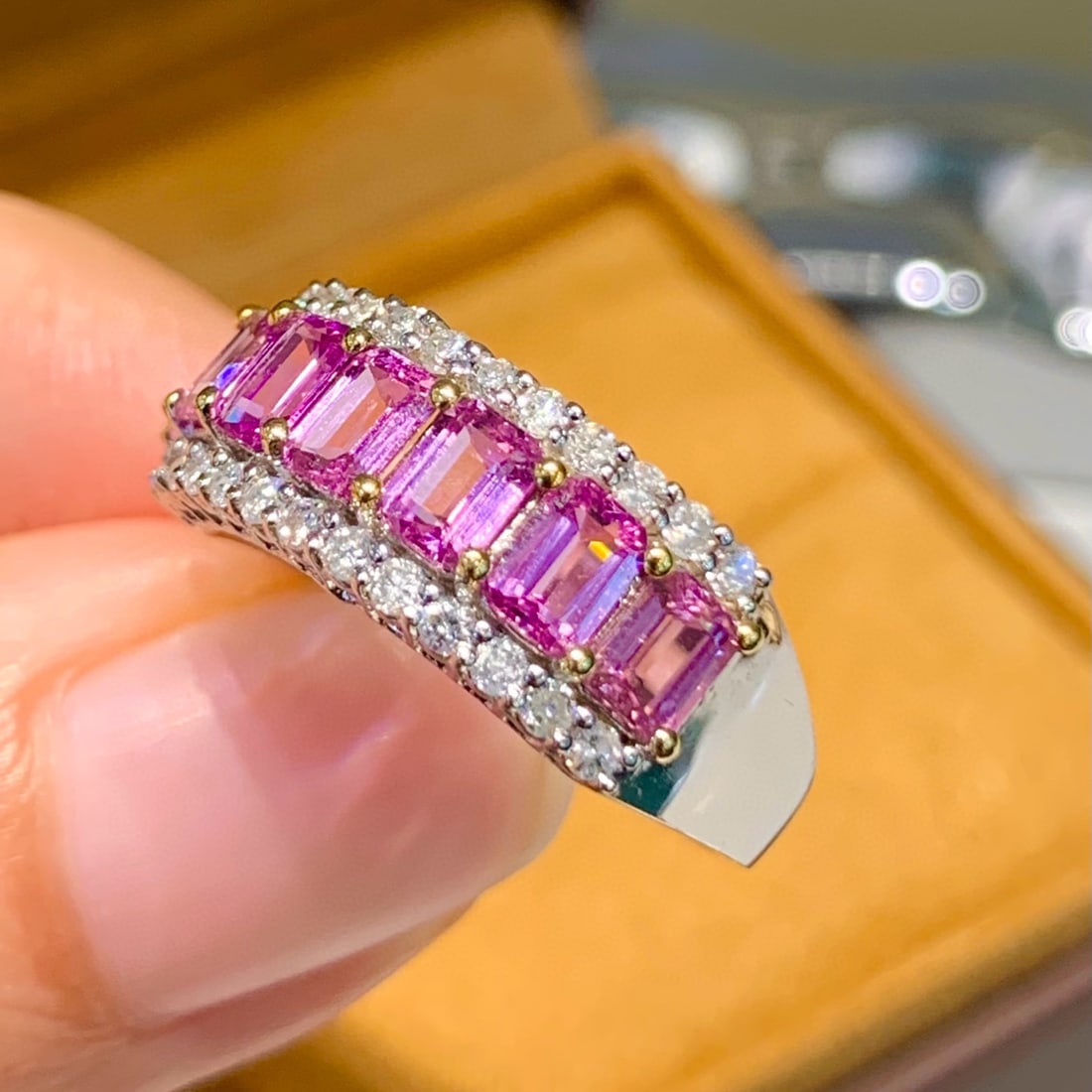 14k Gold 1.9 Ct Natural Padparadscha Sapphire & Diamond Ring: Ref:231052130 // gold content:14k gold // ring size:7. 25us // // main gemstone:padparadscha sapphire // shape:octagonal // carat weight:1. 9ct // color:orangish pink // treatment:natural // //