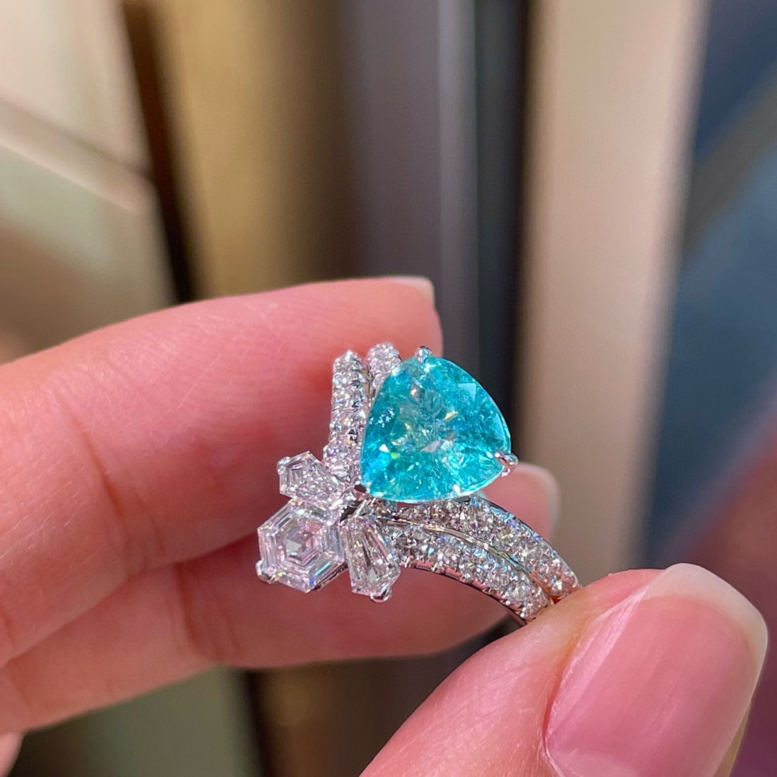 14k Gold 2.62 Ctw Natural Paraiba Tourmaline & Diamond Ring: Ref:231052146 // gold content:14k gold // ring size:7. 25us // // main gemstone:paraiba tourmaline // shape:pear // carat weight:1. 64ct // color:blue // treatment:natural // // adjacent gemstone 2 : 