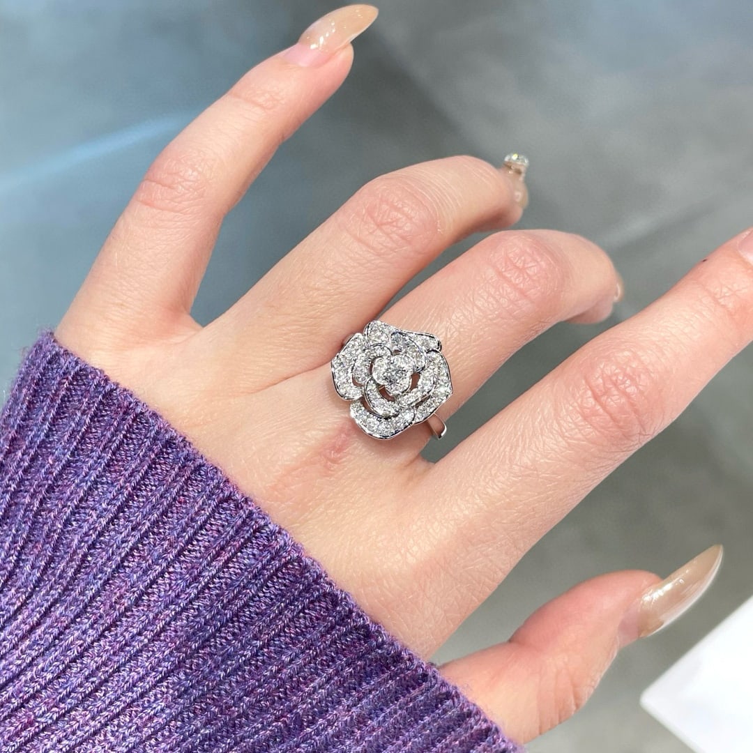 14k Gold 0.6 Ct Natural H Diamond & Flowers Ring: Ref:231052158 // gold content:14k gold // ring size:7. 25us // // main gemstone:diamond // shape:round // carat weight:0. 6ct // clarity grade:vs-si // color:h // treatment:natural // cut grade:g //