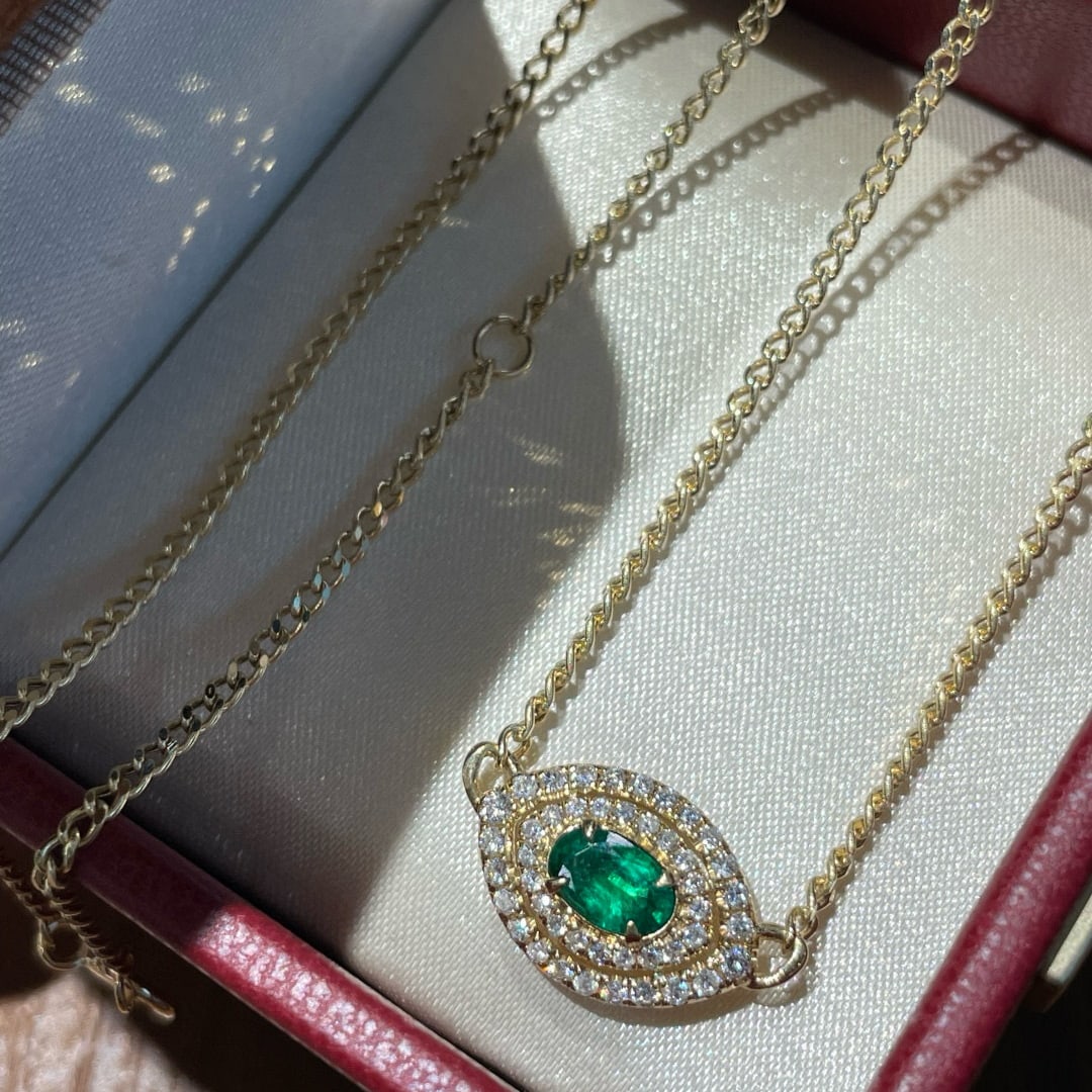 14k Gold 0.55 Ct Vivid Green Natural Emerald & Diamond Necklace: Ref:231052161 // gold content:14k gold // main gemstone:emerald // shape:oval // carat weight:0. 55ct // color:vivid green // treatment:natural // // adjacent gemstone 2 : diamond // shape:round //