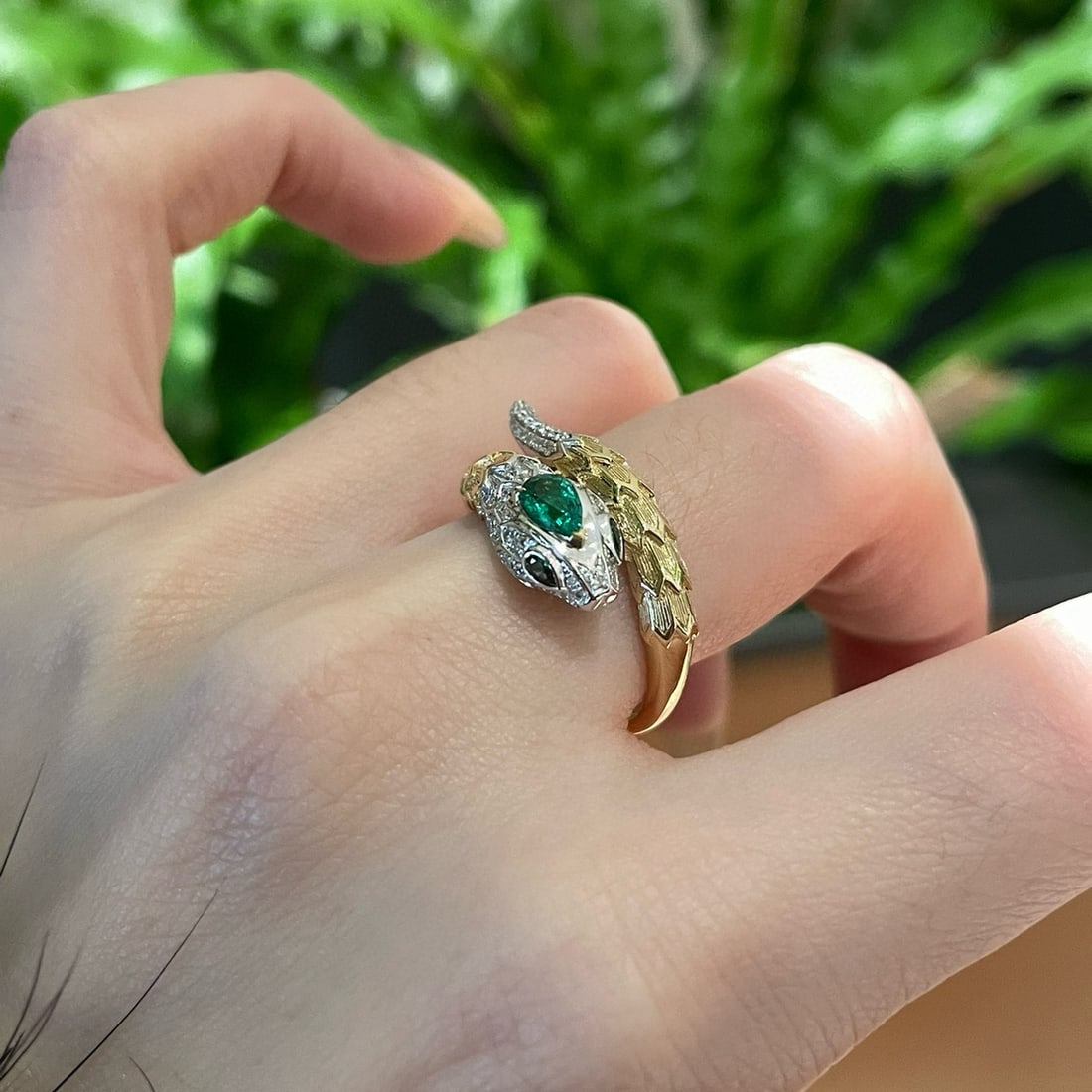 14k Gold 0.25 Ct Natural Emerald & Diamond Ring: Ref:231052164 // gold content:14k gold // ring size:7. 25us // // main gemstone:emerald // shape:pear // carat weight:0. 25ct // color:green // treatment:natural // // adjacent gemstone 2 : diamond