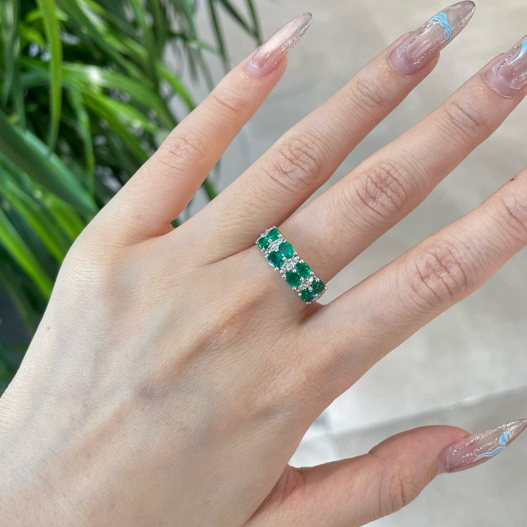 14k Gold 1.2 Ct Natural Emerald & Diamond Ring - 9