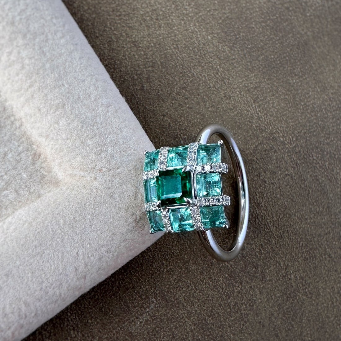 14k Gold 1.62 Ctw Vivid Green Natural Emerald & Emerald Ring - 4
