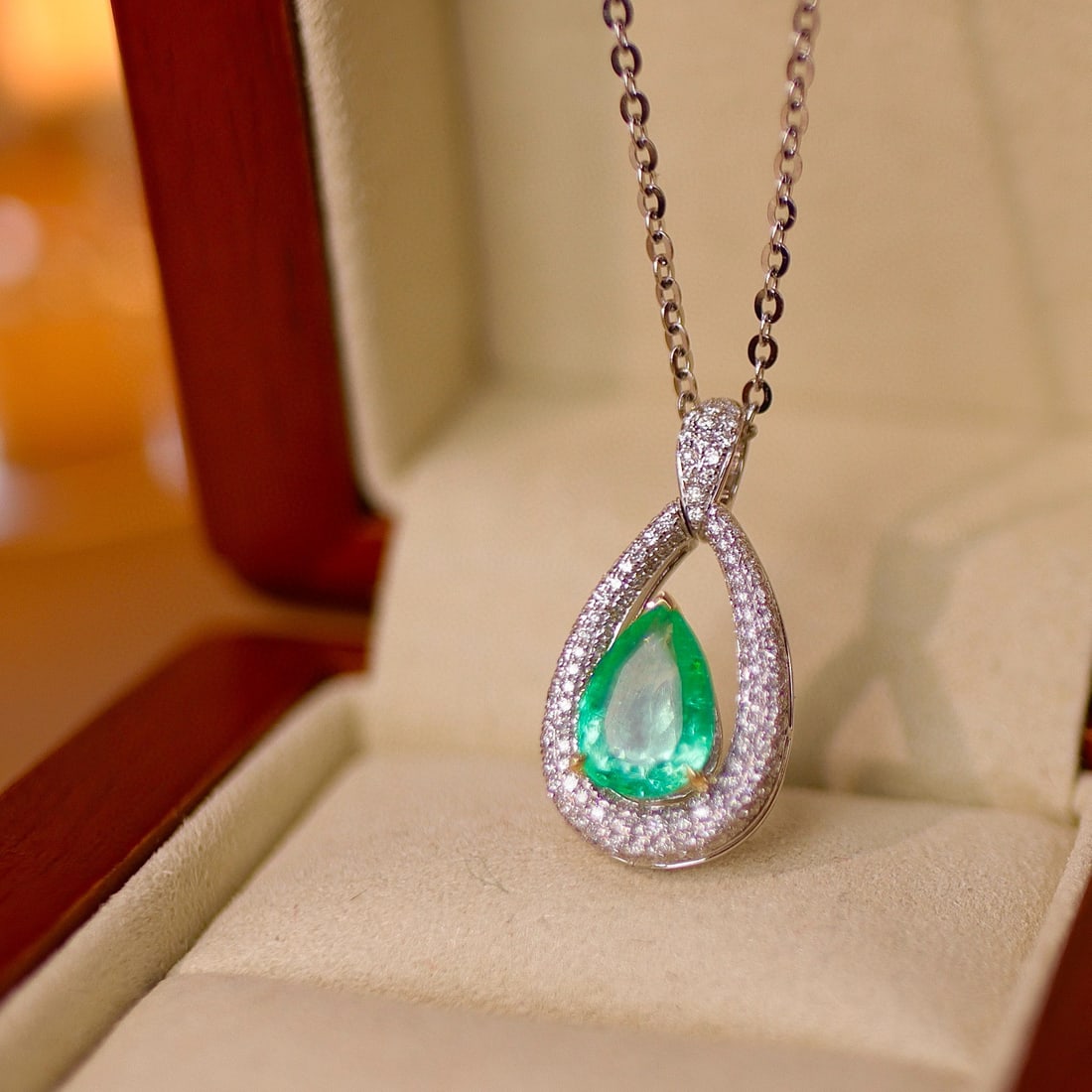 14k Gold 2.20 Ctw Natural Emerald & Diamond Pendant( Without Chain ): Ref:231052182 // gold content:14k gold // main gemstone:emerald // shape:pear // carat weight:1. 6ct // color:green // treatment:natural // // adjacent gemstone 2 : diamond // shape:round // carat wei