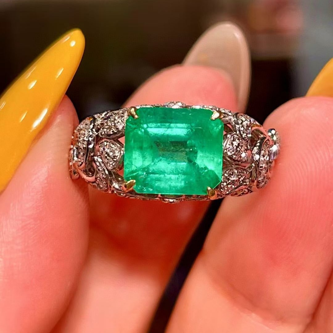 14k Gold 2.56 Ctw Natural Emerald & Diamond Ring: Ref:231052186 // gold content:14k gold // ring size:7. 25us // // main gemstone:emerald // shape:octagonal // carat weight:2. 14ct // color:green // treatment:natural // // adjacent gemstone 2 : diamo