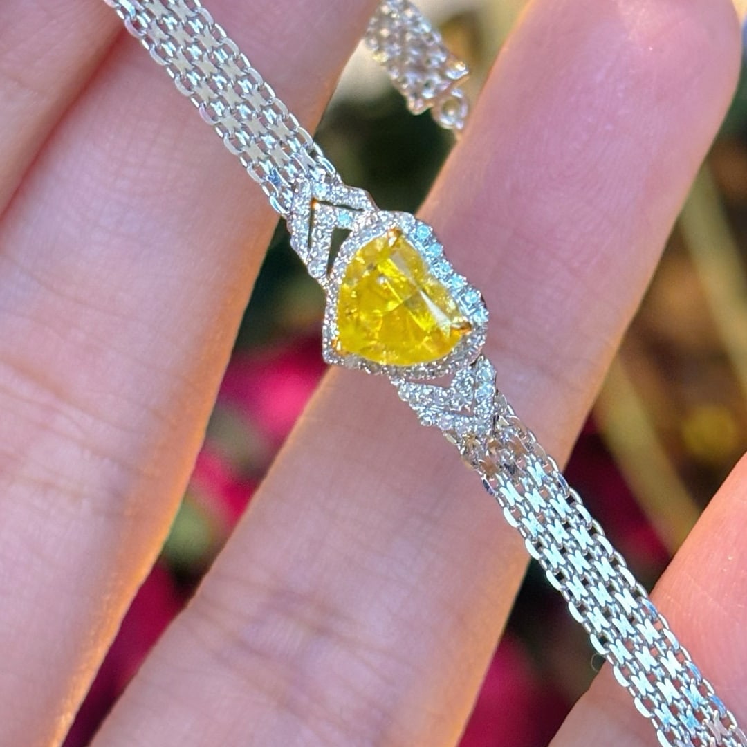 14k Gold 1 Ct Natural Yellow Diamond & Diamond Bracelet: Ref:231052196 // gold content:14k gold // main gemstone:yellow diamond // shape:heart // carat weight:1ct // color:yellow // treatment:natural // // adjacent gemstone 2 : diamond // shape:round //