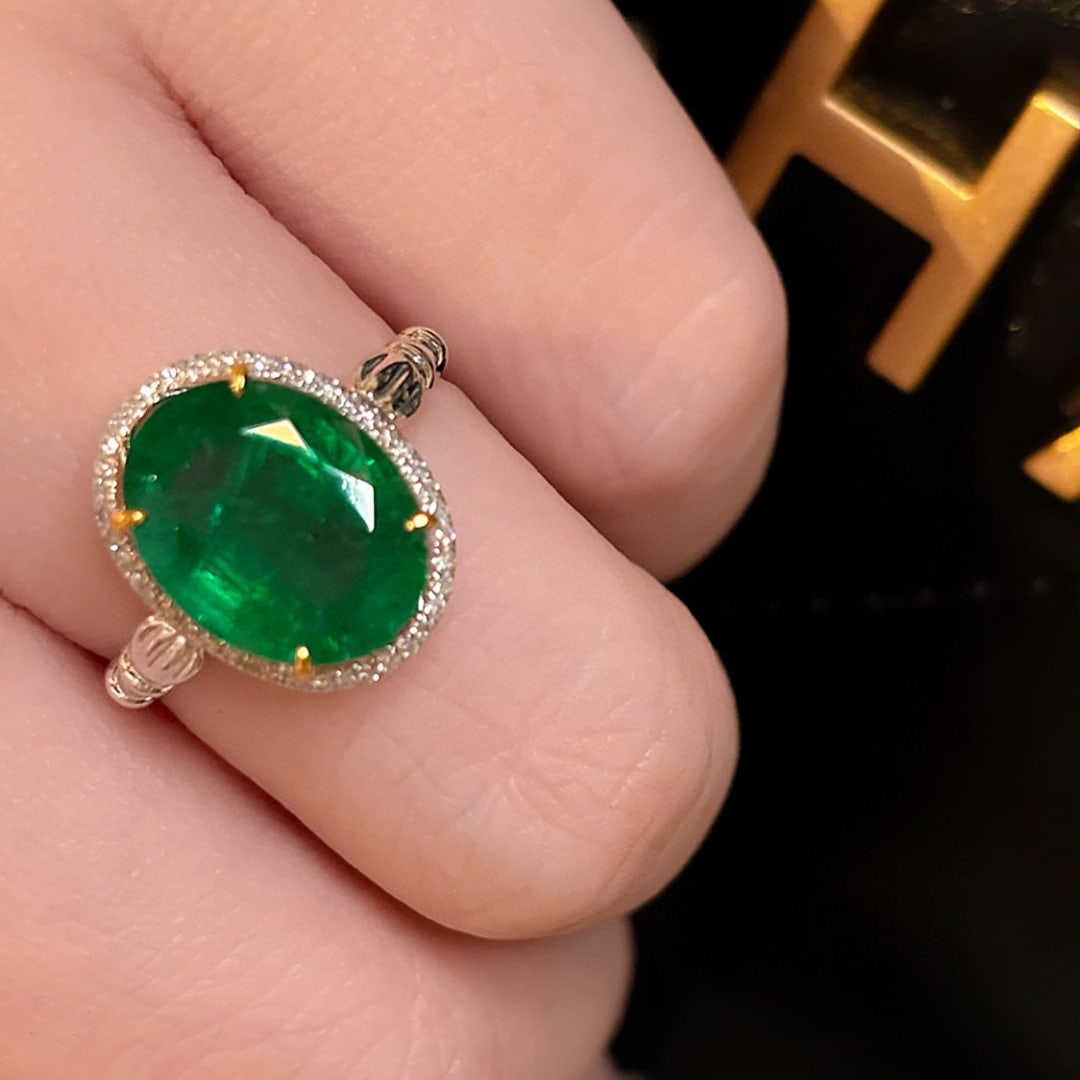 14k Gold 3.8 Ct Vivid Green Natural Emerald & Diamond Ring: Ref:231052199 // gold content:14k gold // ring size:7. 25us // // main gemstone:emerald // shape:oval // carat weight:3. 8ct // color:vivid green // treatment:natural // // adjacent gemstone 2 :