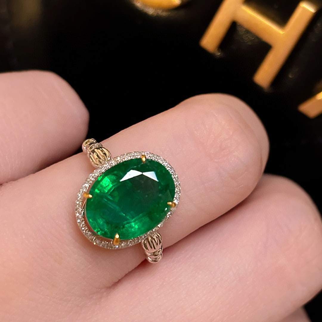 14k Gold 3.8 Ct Vivid Green Natural Emerald & Diamond Ring - 5