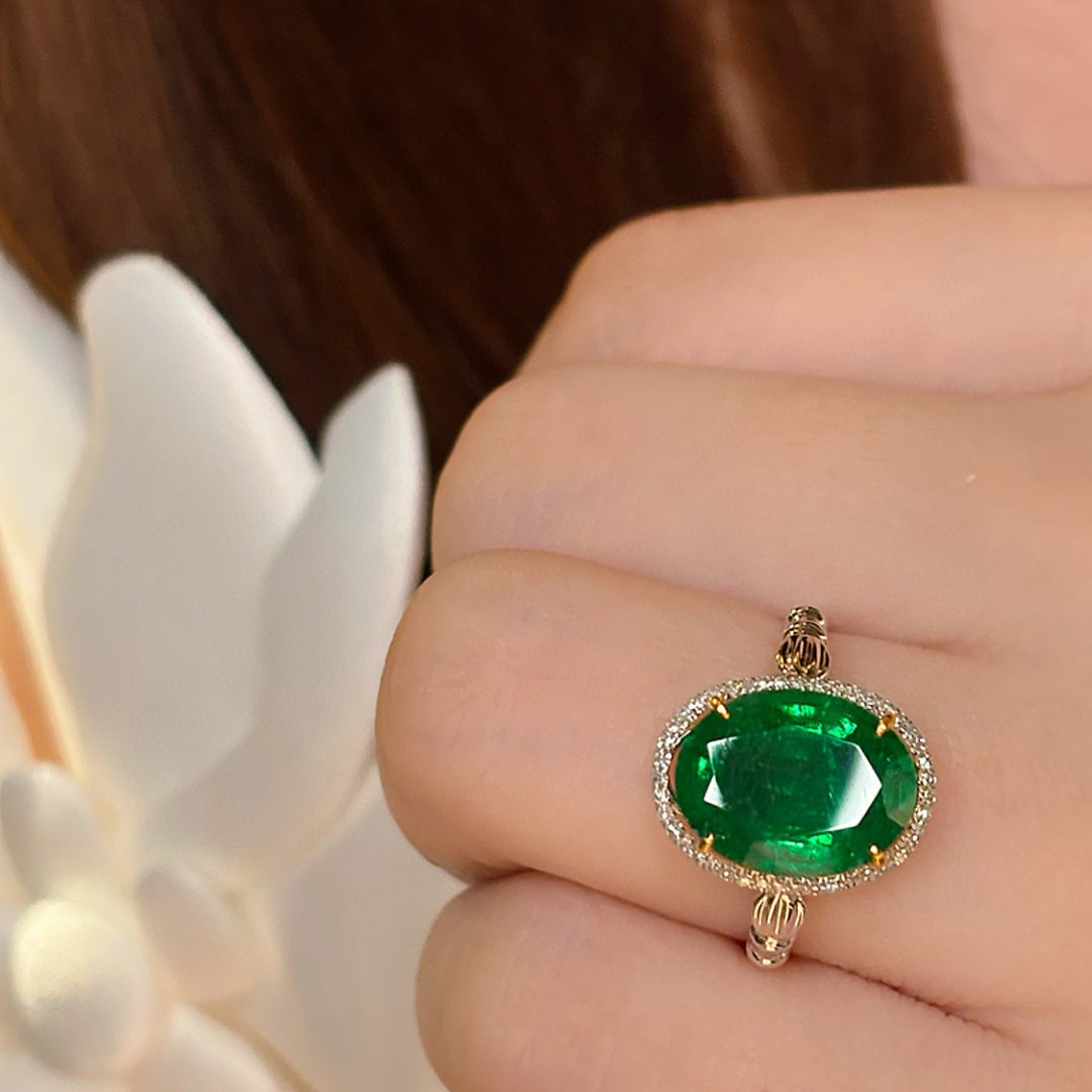 14k Gold 3.8 Ct Vivid Green Natural Emerald & Diamond Ring - 6
