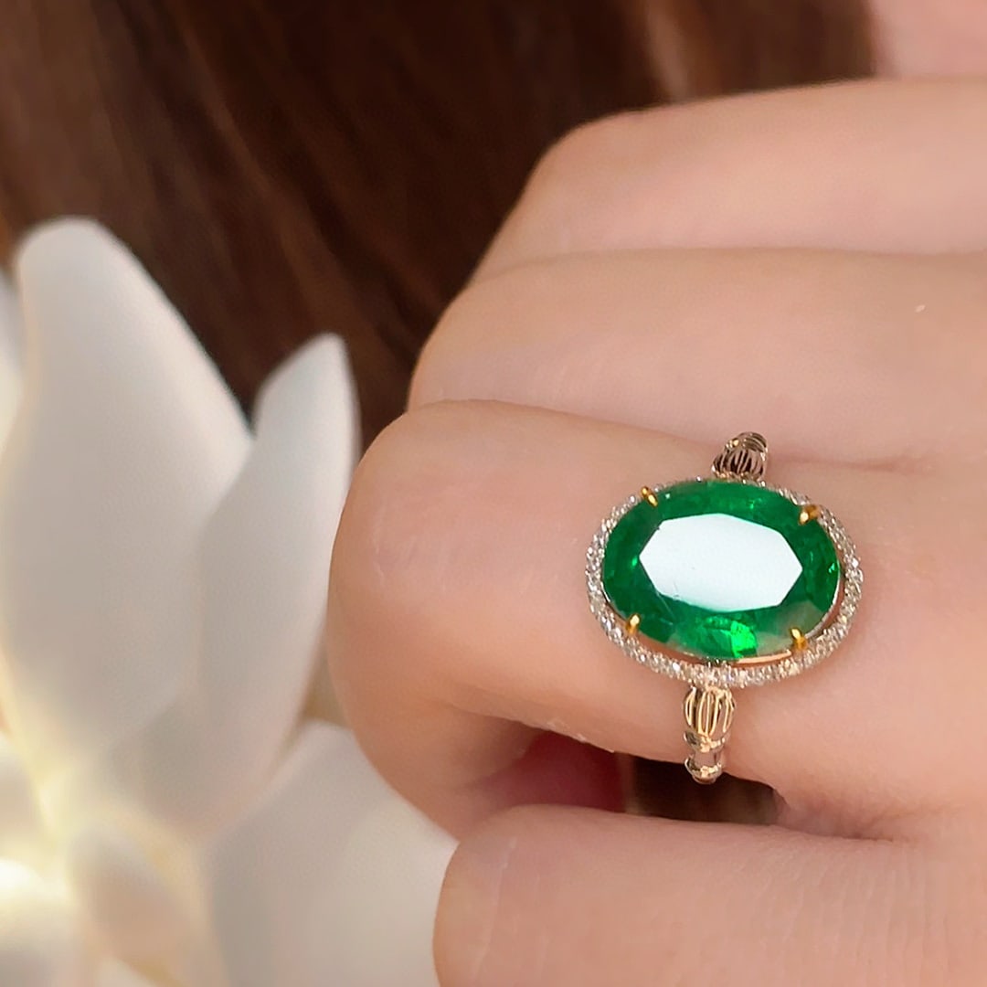 14k Gold 3.8 Ct Vivid Green Natural Emerald & Diamond Ring - 7