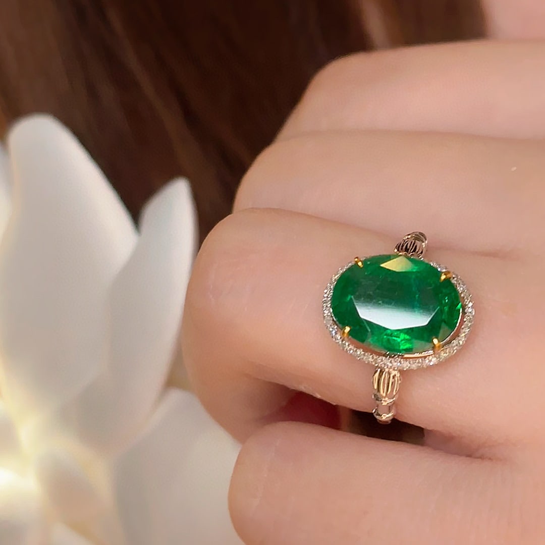 14k Gold 3.8 Ct Vivid Green Natural Emerald & Diamond Ring - 8