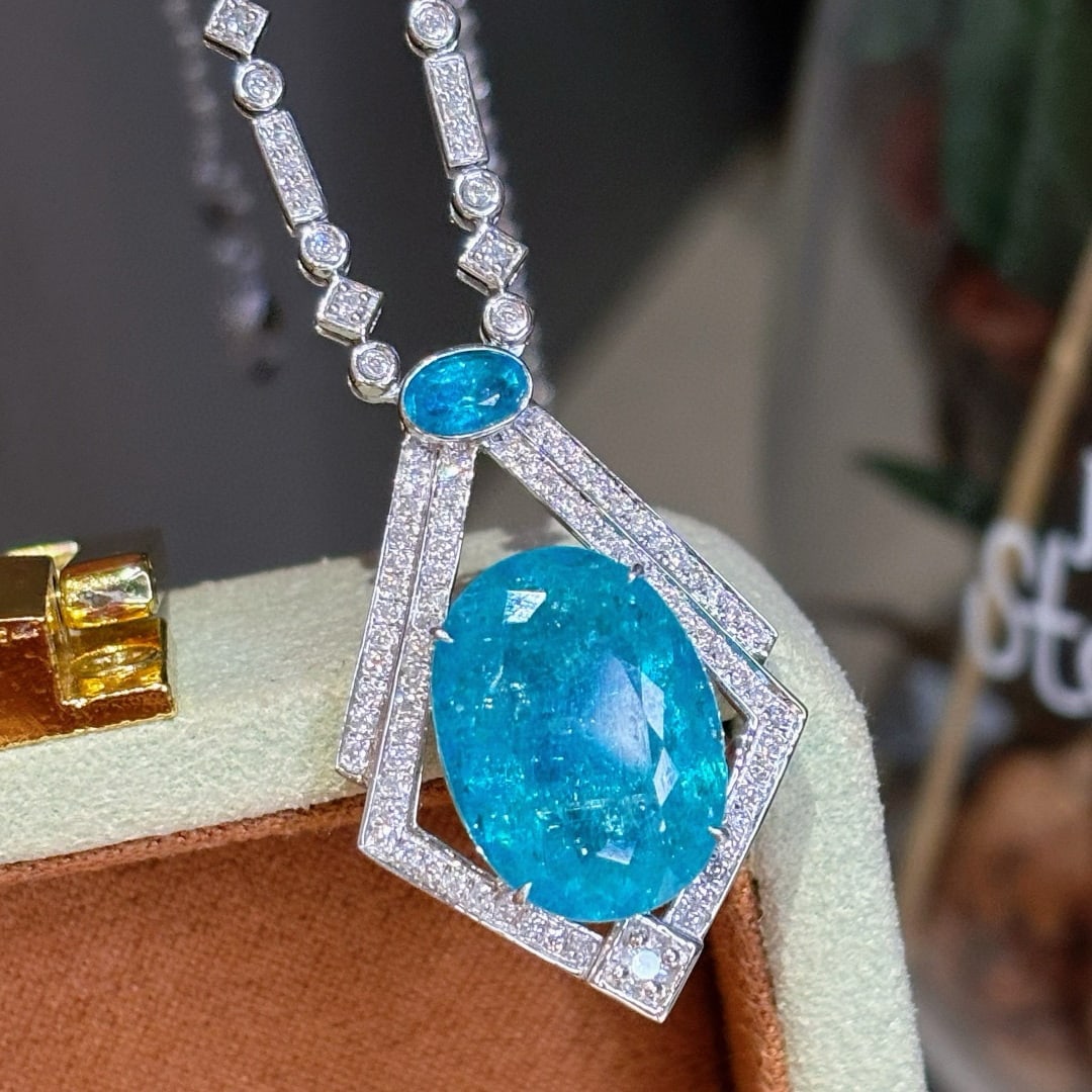 14k Gold 8.88 Ct Natural Paraiba Tourmaline & Diamond Necklace: Ref:231052200 // gold content:14k gold // main gemstone:paraiba tourmaline // shape:oval // carat weight:8. 88ct // color:blue // treatment:natural // // adjacent gemstone 2 : diamond // shape:round