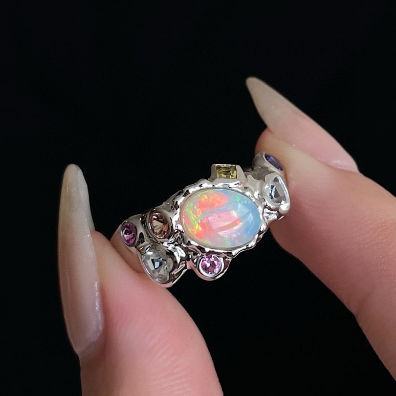 14k Gold 1 Ct Natural Opal & Sapphire Ring: Ref:231052208 // gold content:14k gold // ring size:7. 25us // // main gemstone:opal // shape:oval // carat weight:1ct // color:color // treatment:natural // // adjacent gemstone 2 : sapphire //