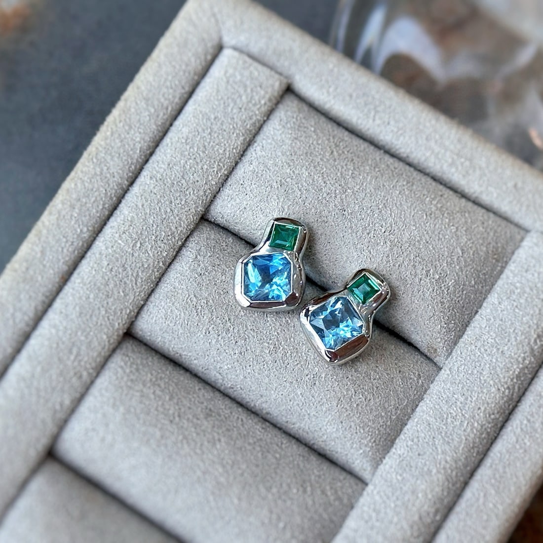 14k Gold 0.92 Ctw Natural Aquamarine & Emerald Earrings - 2