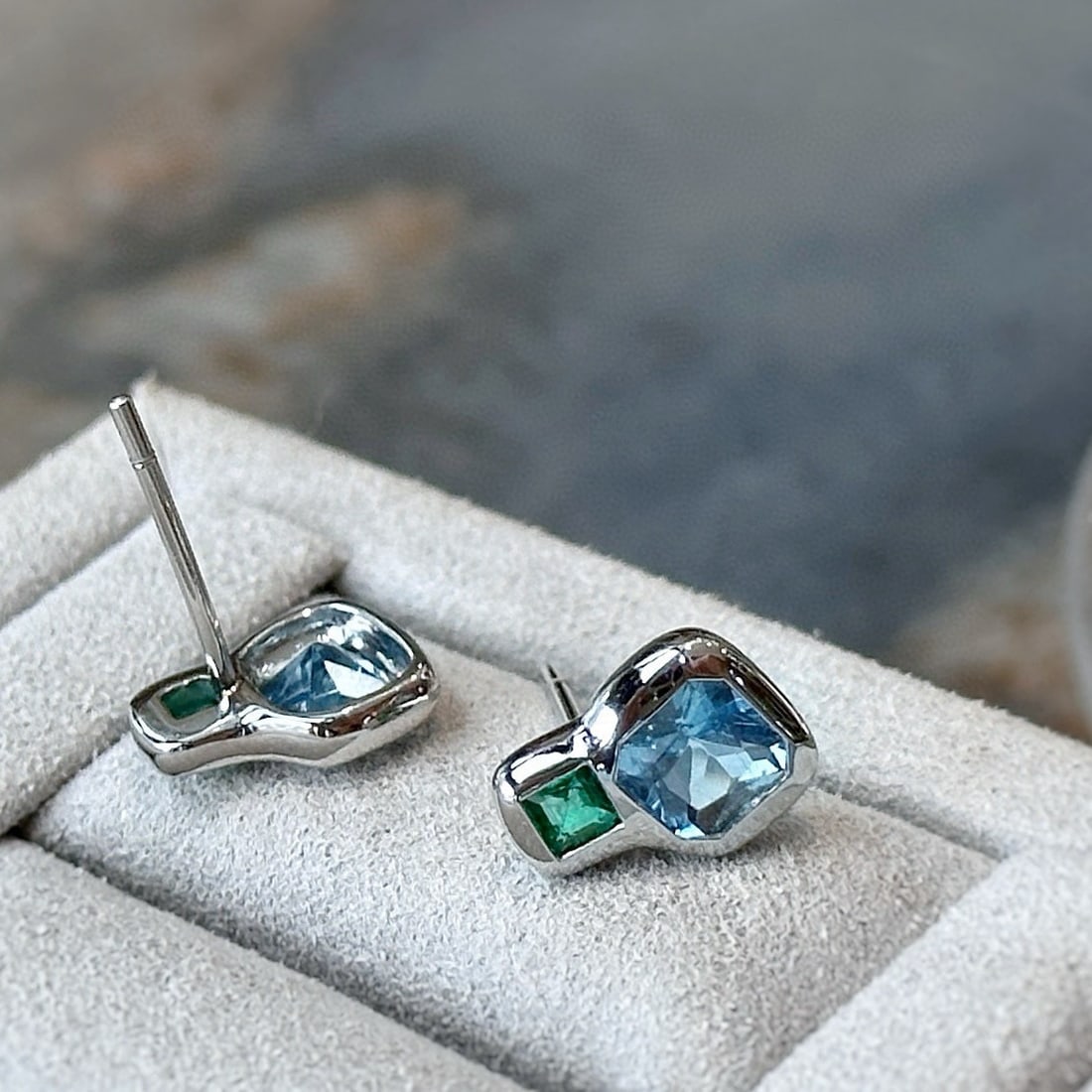 14k Gold 0.92 Ctw Natural Aquamarine & Emerald Earrings - 3