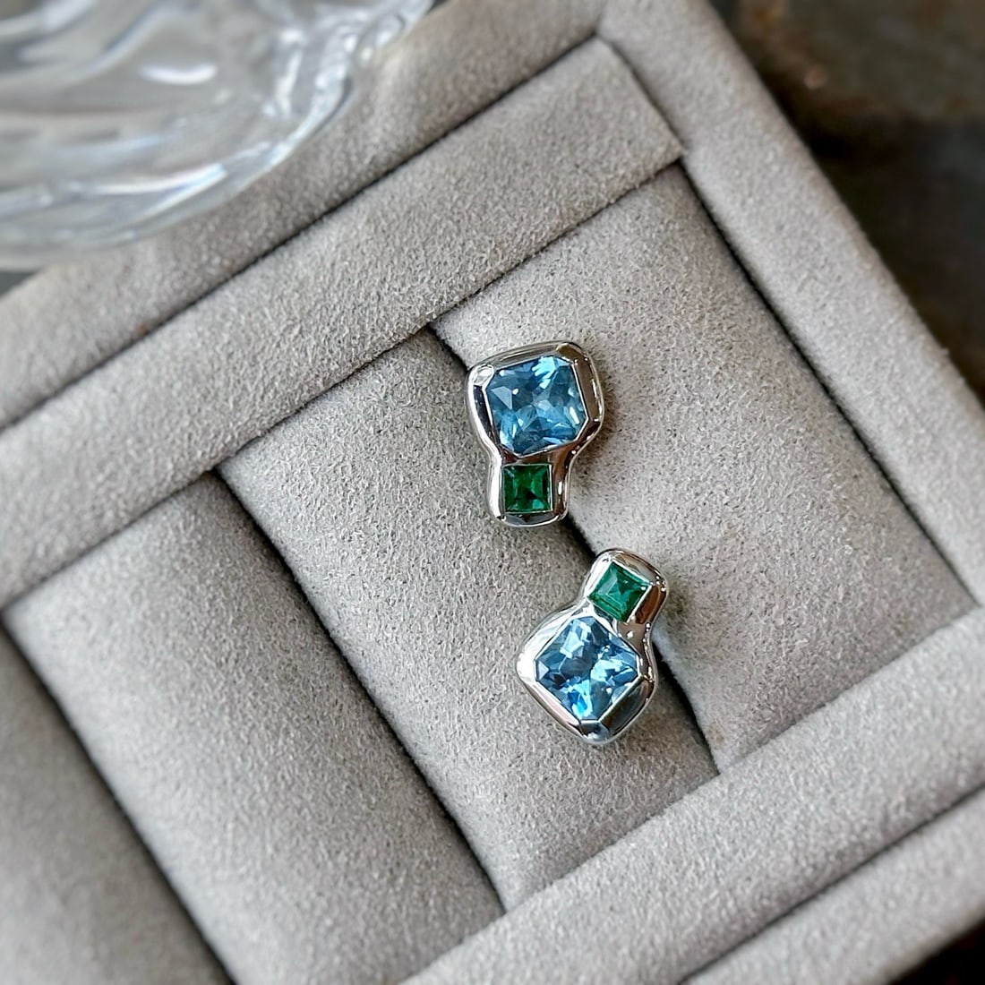 14k Gold 0.92 Ctw Natural Aquamarine & Emerald Earrings - 7