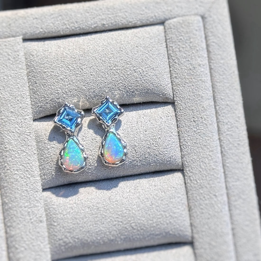 14k Gold 0.85 Ctw Natural Opal & Aquamarine Earrings - 5