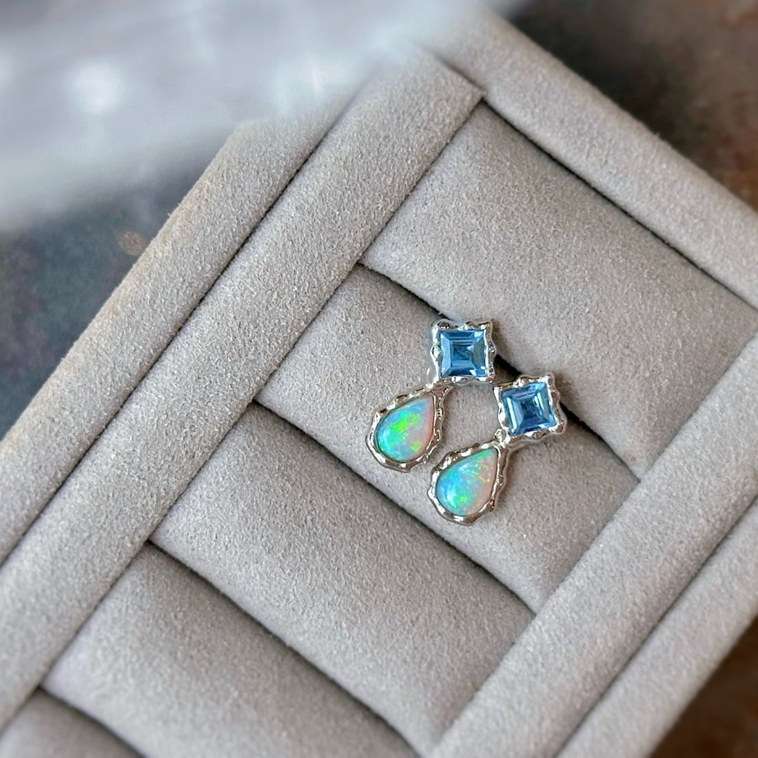 14k Gold 0.85 Ctw Natural Opal & Aquamarine Earrings - 7