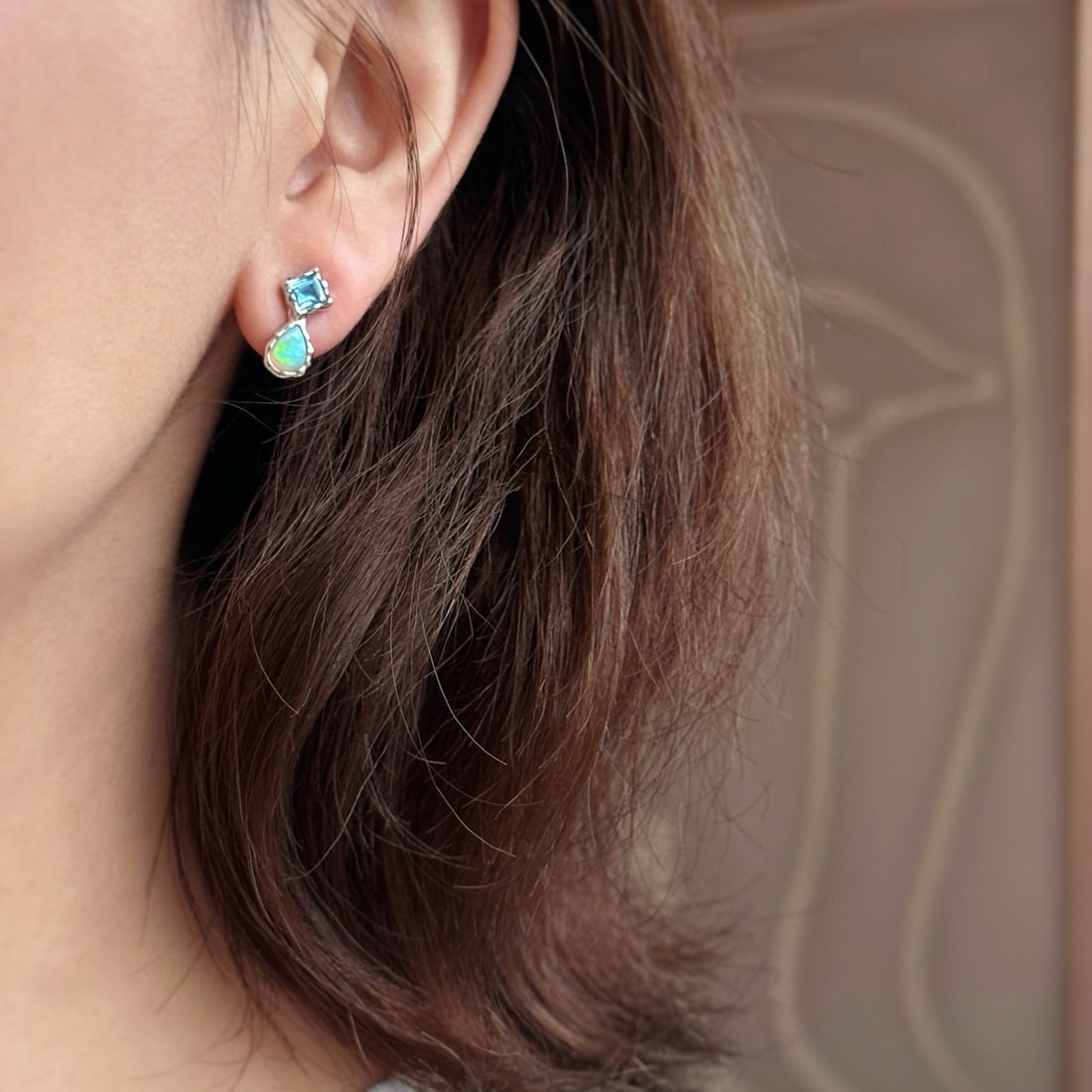 14k Gold 0.85 Ctw Natural Opal & Aquamarine Earrings - 8