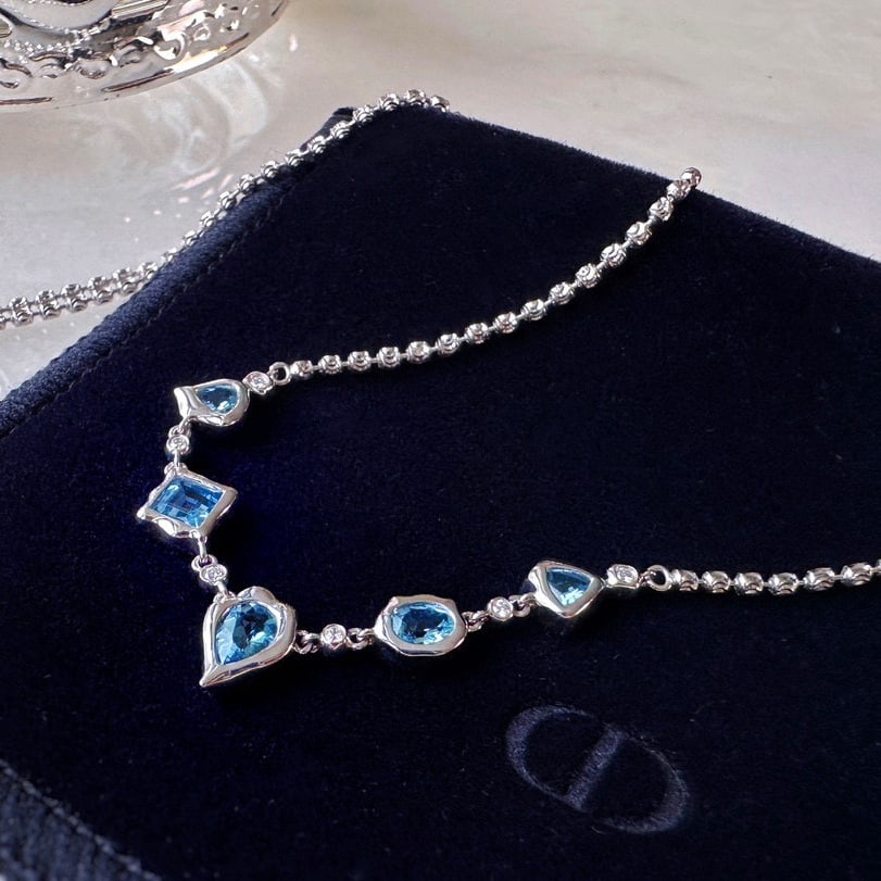 14k Gold 0.65 Ct Natural Aquamarine Necklace: Ref:231052211 // gold content:14k gold // main gemstone:aquamarine // shape:multiply // carat weight:0. 65ct // color:blue // treatment:natural // Condition: New Low Estimate: 4600.00 High Estimate: