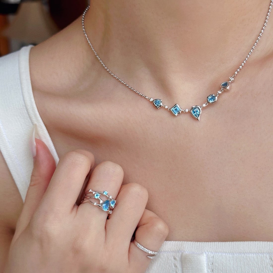 14k Gold 0.65 Ct Natural Aquamarine Necklace - 3
