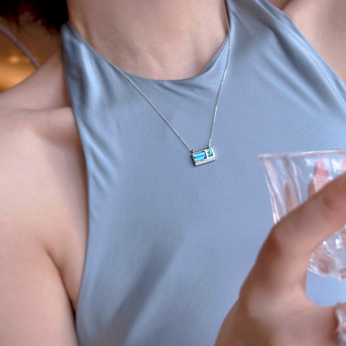 14k Gold 0.9 Ct Natural Aquamarine & Emerald & Diamond Necklace - 4