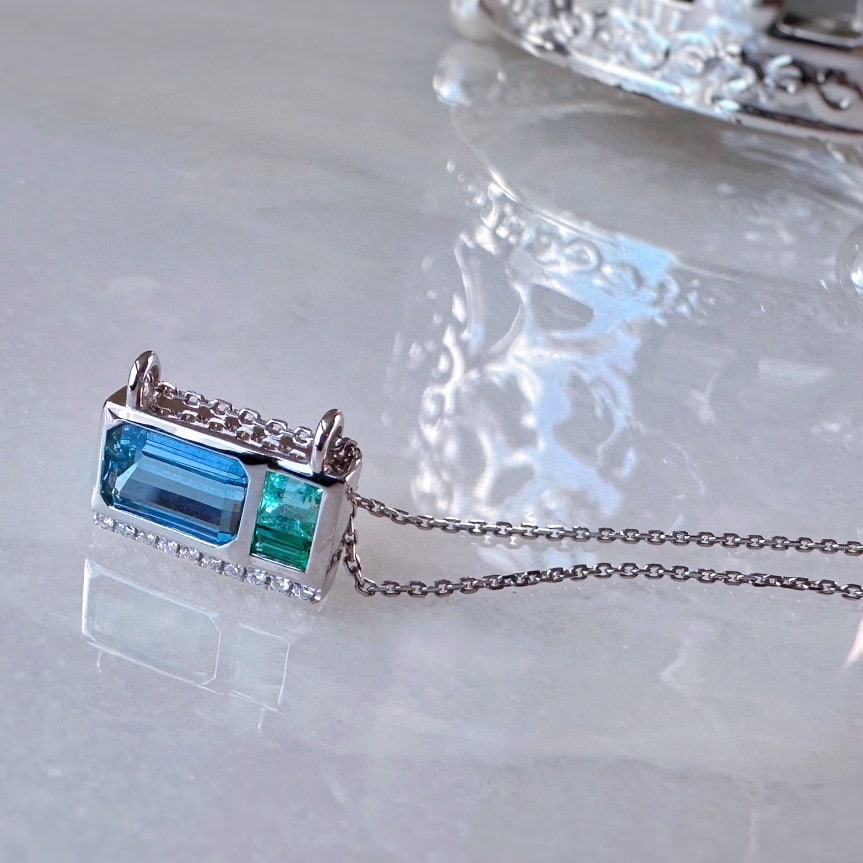 14k Gold 0.9 Ct Natural Aquamarine & Emerald & Diamond Necklace - 6