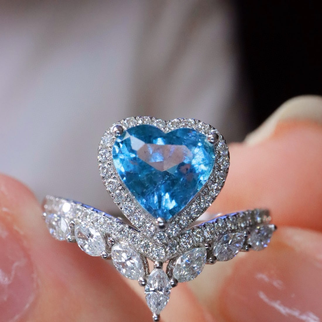 14k Gold 1.64 Ctw Vivid Blue Natural Aquamarine & Diamond Ring: Ref:231052215 // gold content:14k gold // ring size:7. 25us // // main gemstone:aquamarine // shape:heart // carat weight:1. 11ct // color:vivid blue // treatment:natural // // adjacent gemstone 2 :