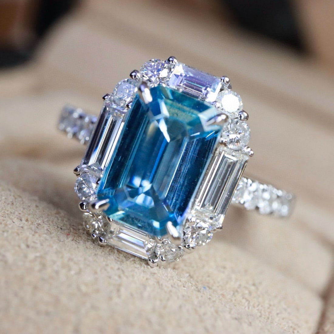 14k Gold 2.05 Ctw Vivid Blue Natural Aquamarine & Diamond Ring: Ref:231052218 // gold content:14k gold // ring size:7. 25us // // main gemstone:aquamarine // shape:octagonal // carat weight:1. 22ct // color:vivid blue // treatment:natural // // adjacent gemstone