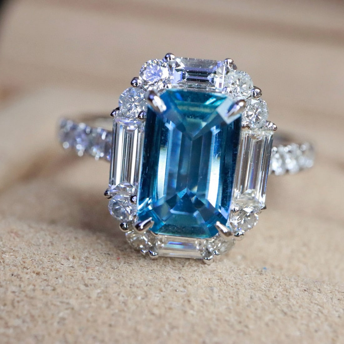 14k Gold 2.05 Ctw Vivid Blue Natural Aquamarine & Diamond Ring - 2