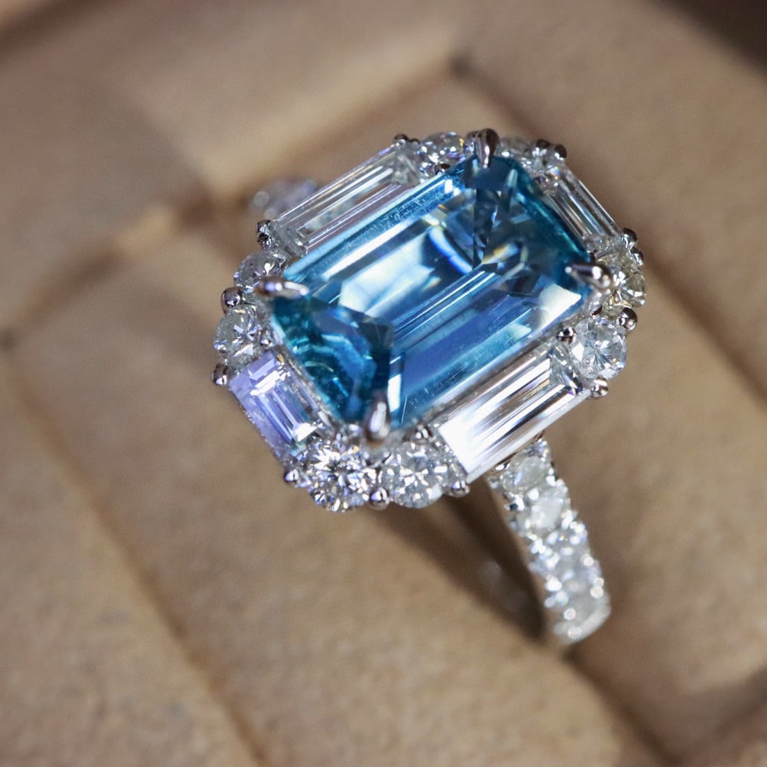 14k Gold 2.05 Ctw Vivid Blue Natural Aquamarine & Diamond Ring - 4