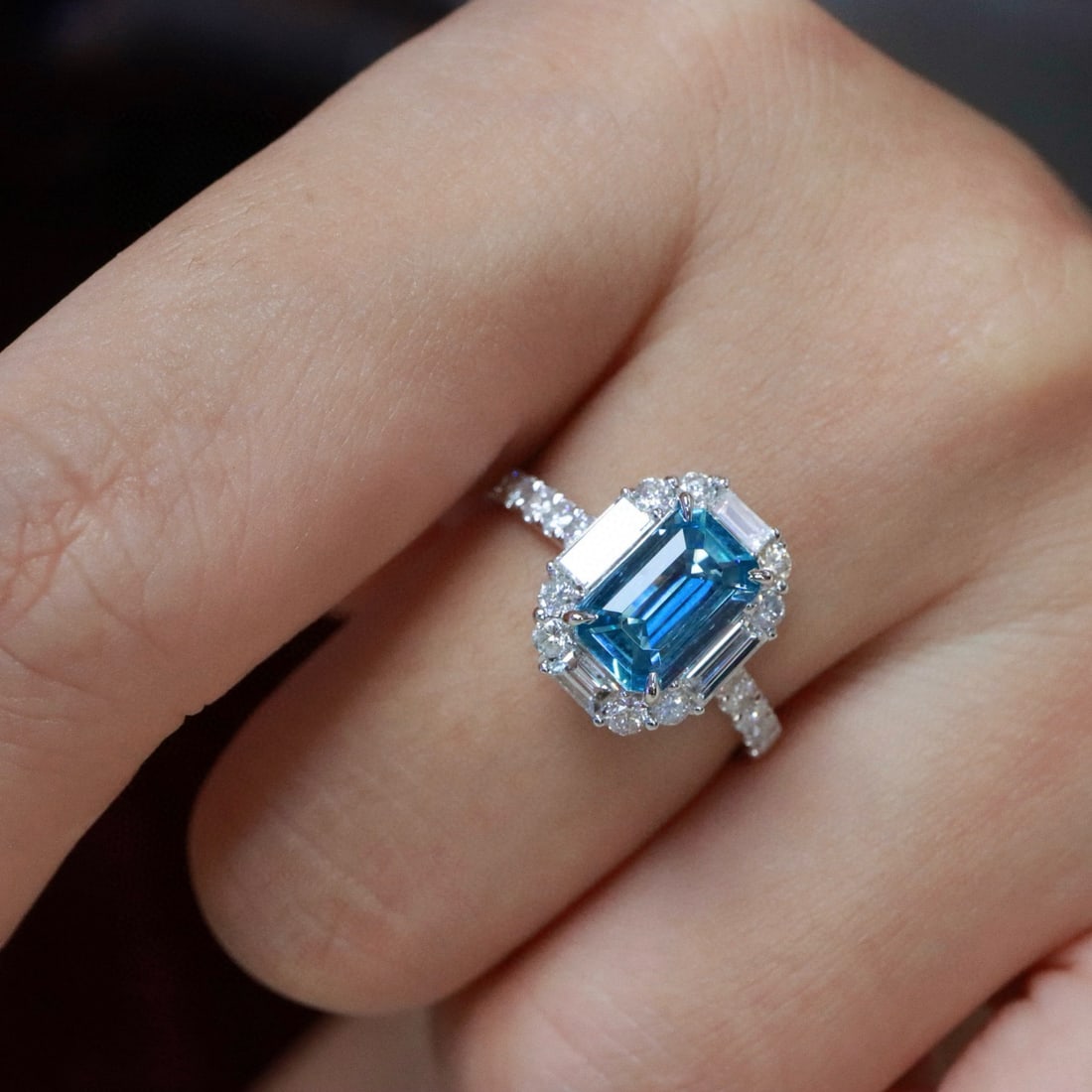 14k Gold 2.05 Ctw Vivid Blue Natural Aquamarine & Diamond Ring - 5