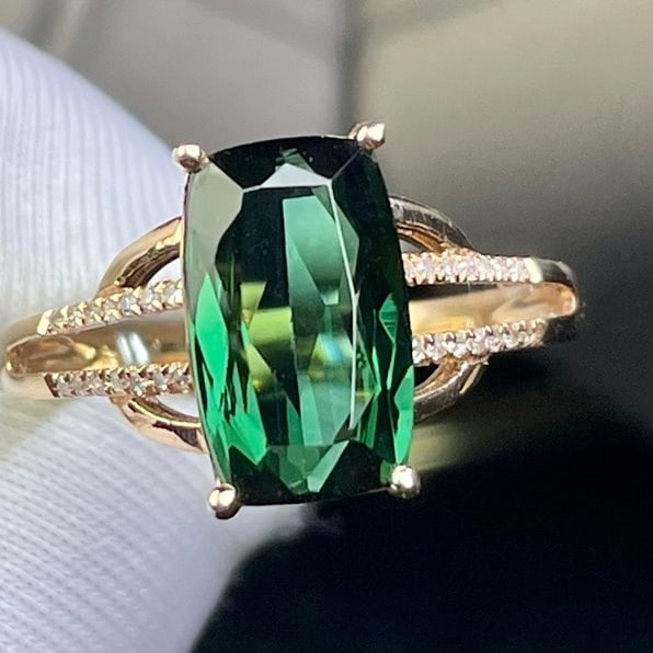 14k Gold 3.86 Ct Natural Tourmaline & Diamond Ring: Ref:231052227 // gold content:14k gold // ring size:7. 25us // // main gemstone:tourmaline // shape:cushion // carat weight:3. 86ct // color:green // treatment:natural // // adjacent gemstone 2 : diam
