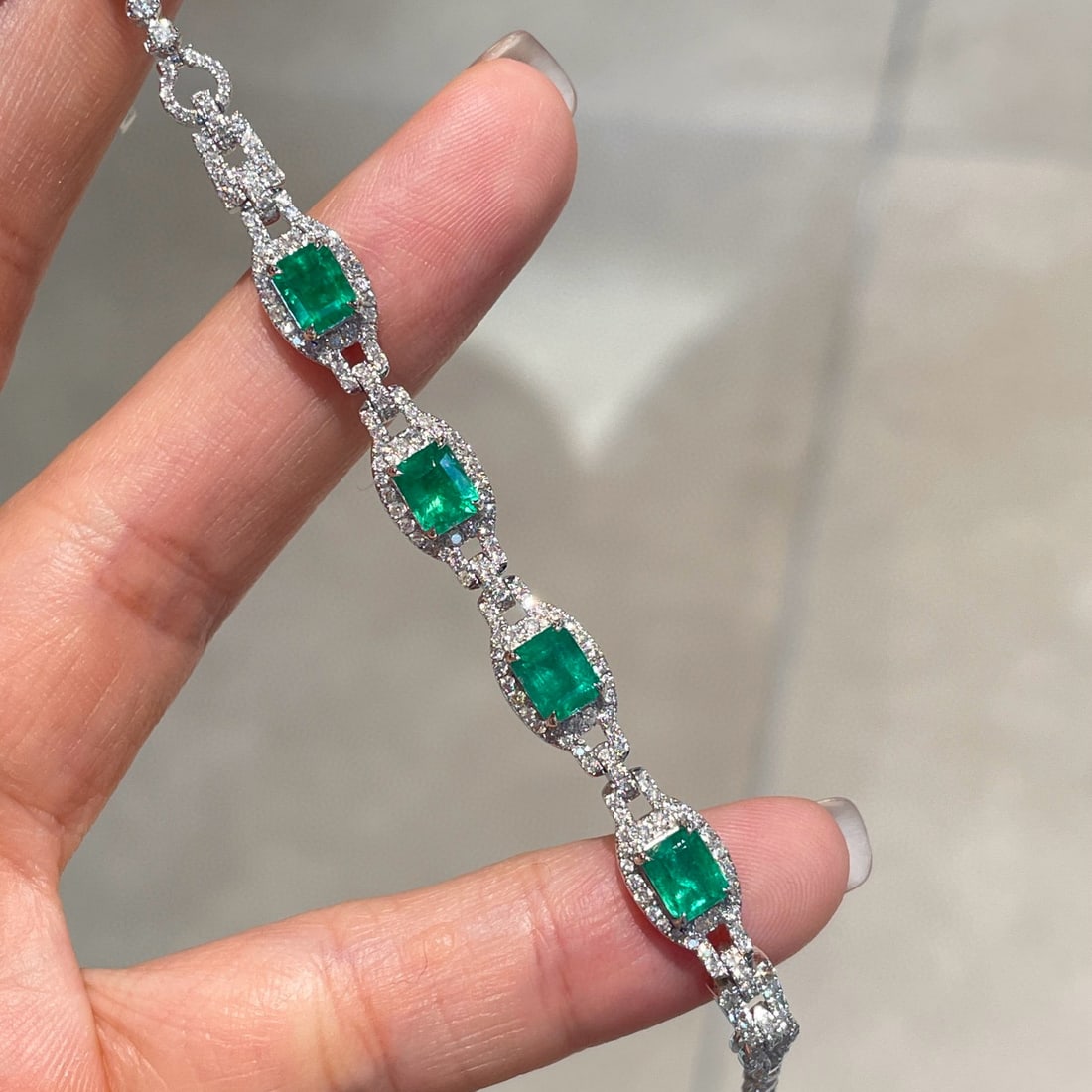 14k Gold 1.8 Ct Vivid Green Natural Emerald & Diamond Bracelet - 2
