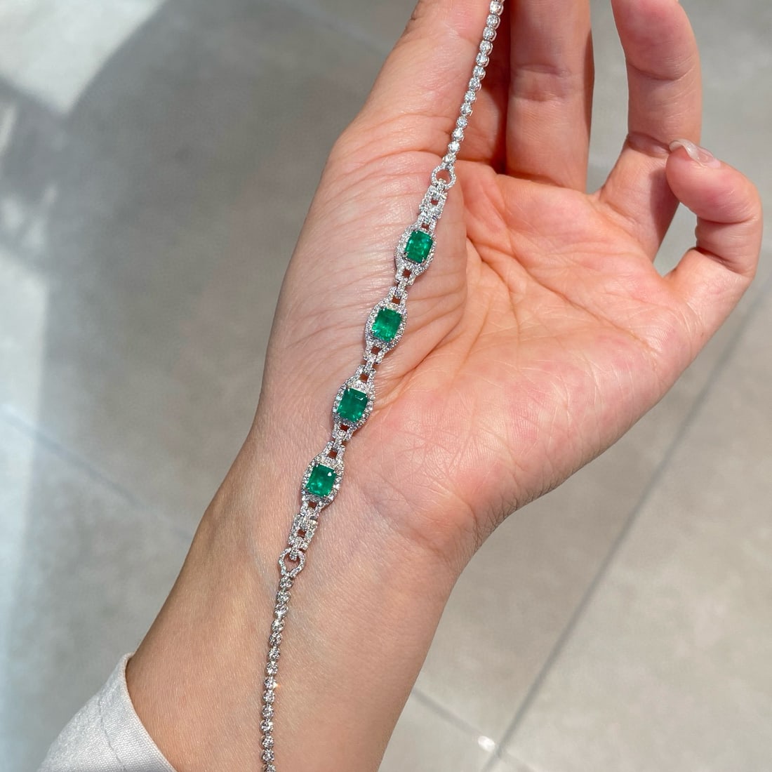 14k Gold 1.8 Ct Vivid Green Natural Emerald & Diamond Bracelet - 3