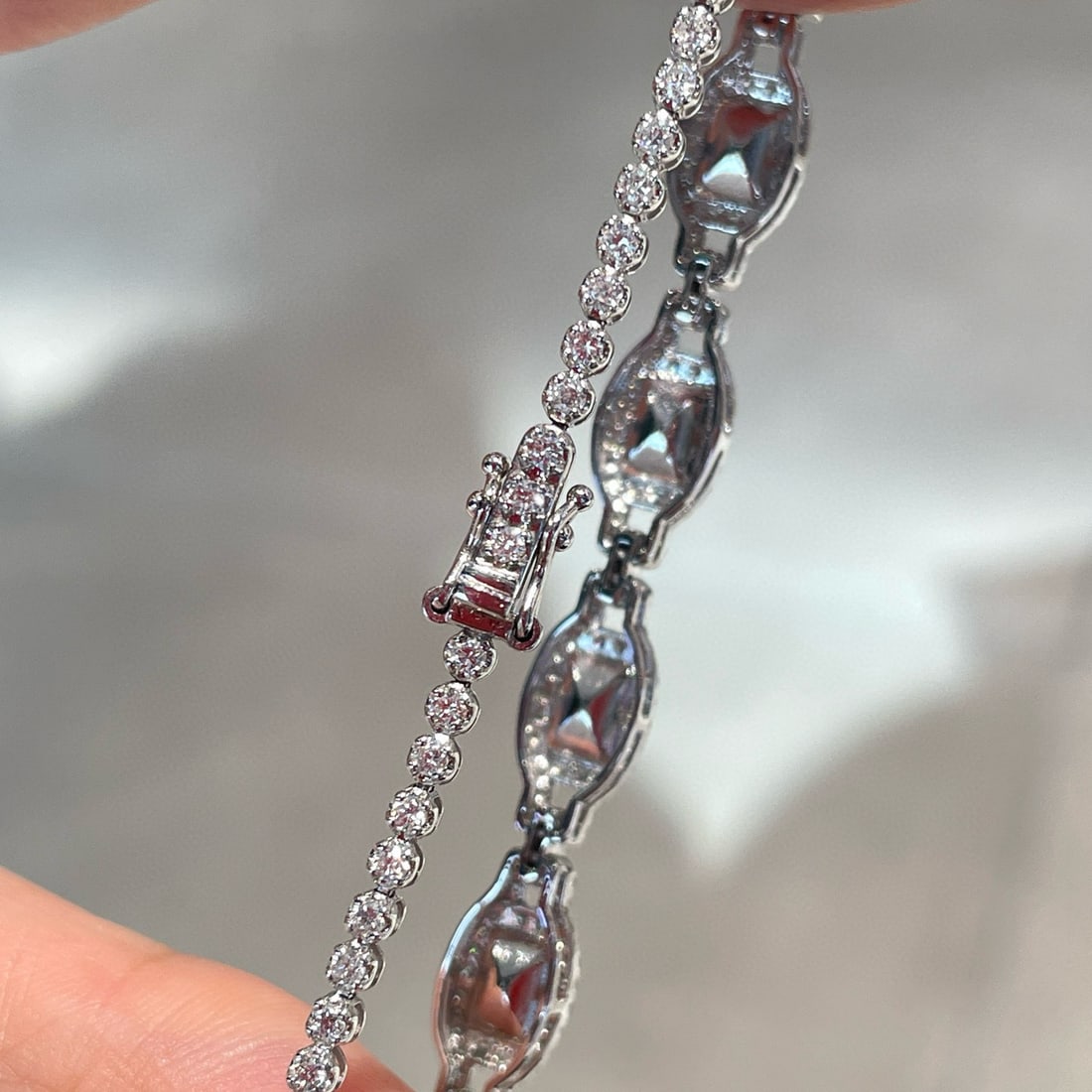 14k Gold 1.8 Ct Vivid Green Natural Emerald & Diamond Bracelet - 5