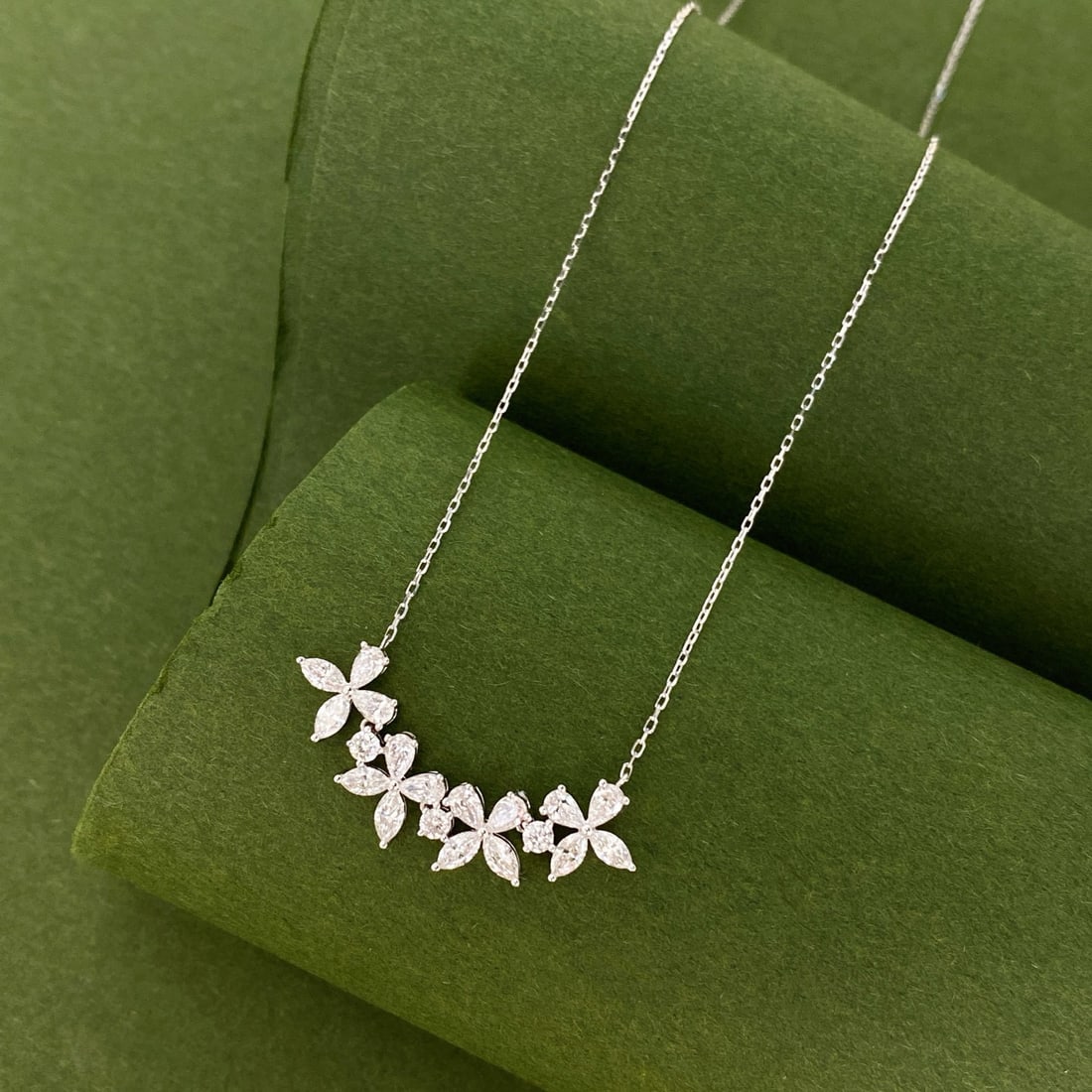 14k Gold 1.5 Ct Natural H Diamond Necklace: Ref:231052233 // gold content:14k gold // main gemstone:diamond // shape:multiply // carat weight:1. 5ct // clarity grade:vs-si // color:h // treatment:natural // Condition: New Low Estimate: 7300.00