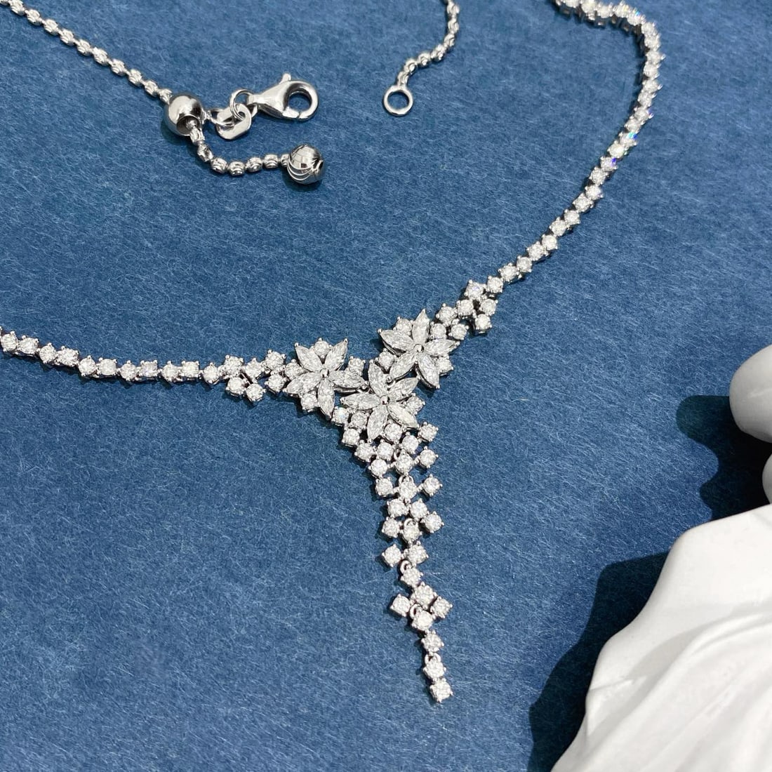 14k Gold 2.73 Ct Natural H Diamond Necklace: Ref:231052234 // gold content:14k gold // main gemstone:diamond // shape:multiply // carat weight:2. 73ct // clarity grade:vs-si // color:h // treatment:natural // Condition: New Low Estimate: 14000.0