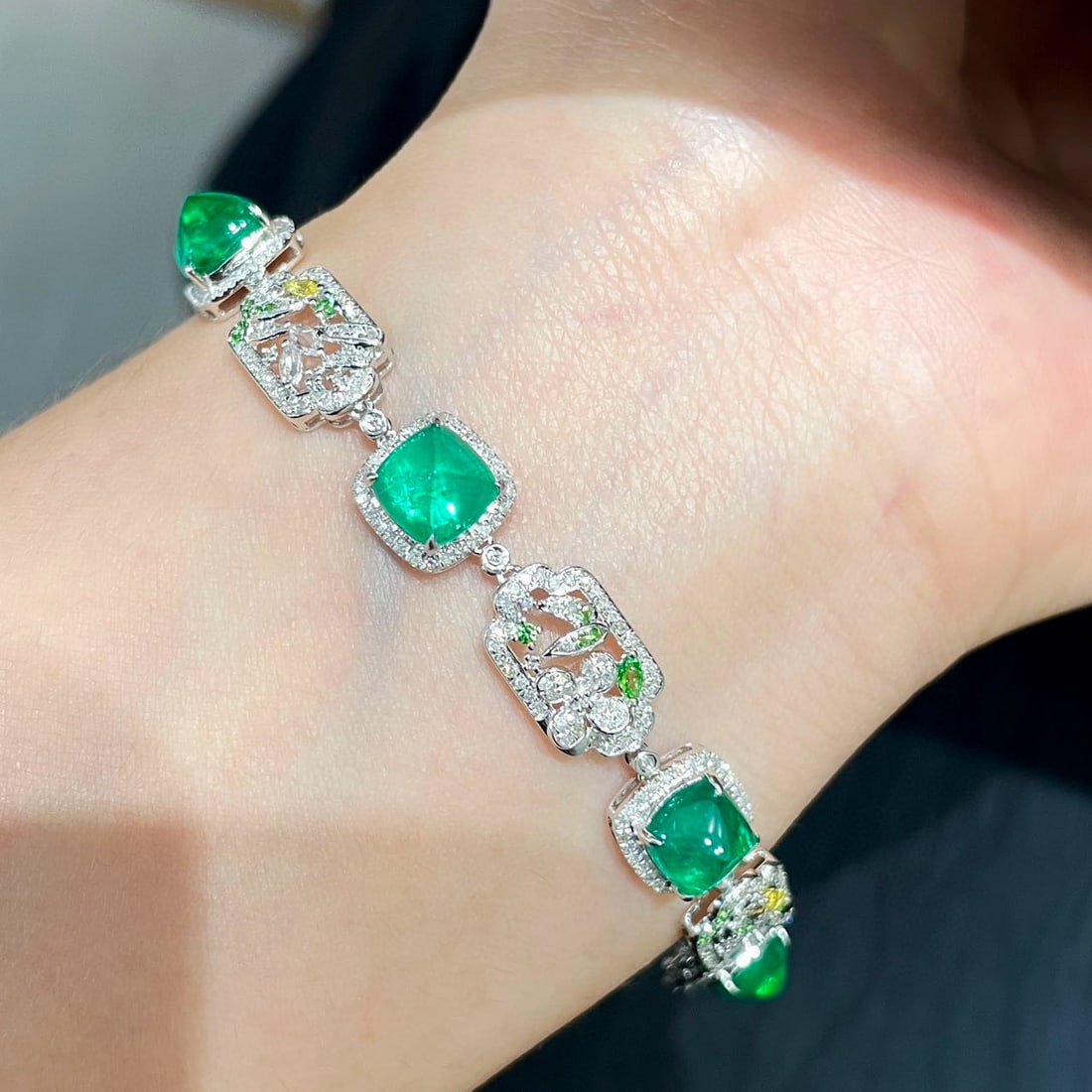 14k Gold 9 Ct Natural Emerald & Diamond Bracelet - 3