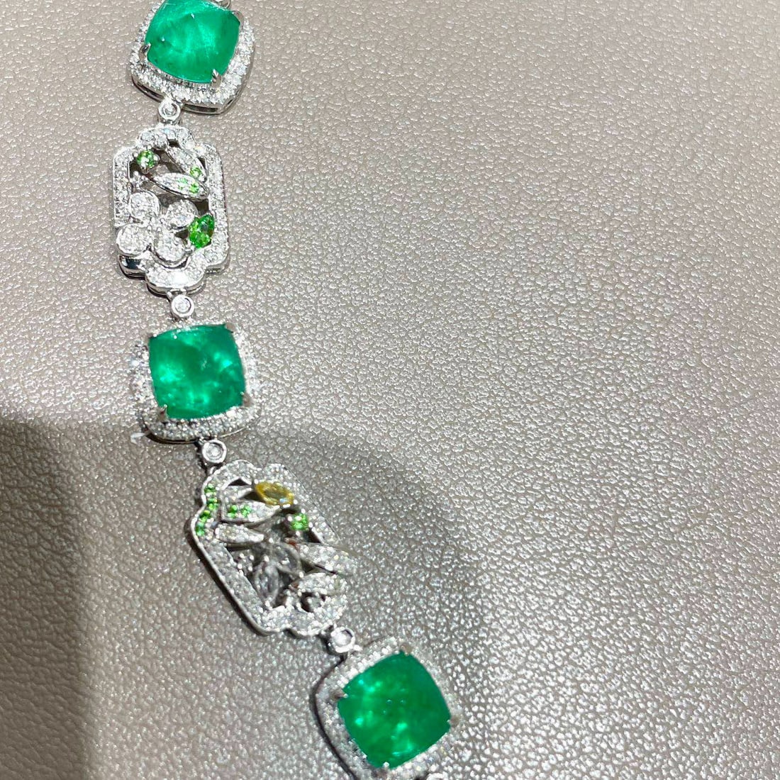 14k Gold 9 Ct Natural Emerald & Diamond Bracelet - 4