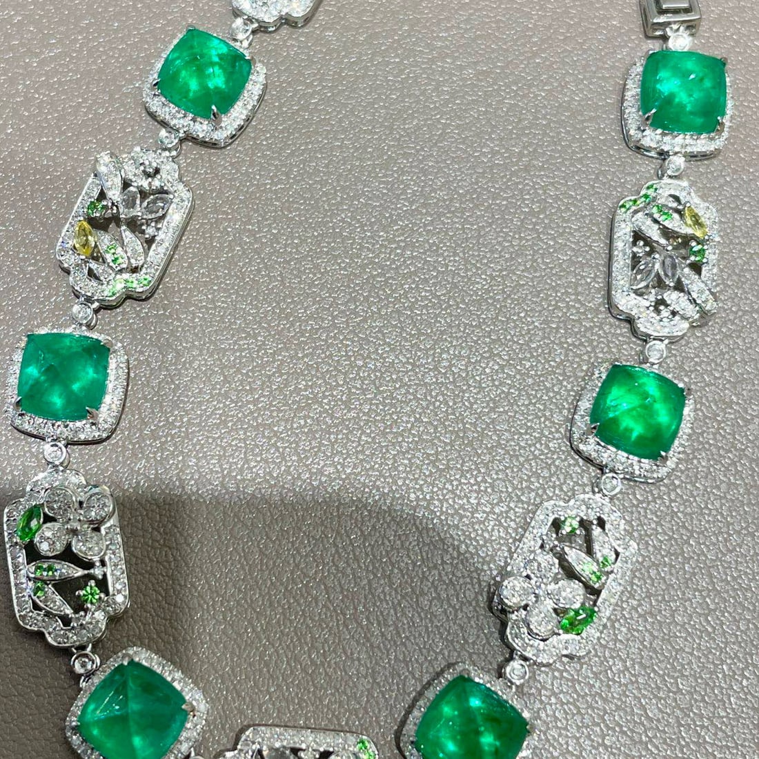 14k Gold 9 Ct Natural Emerald & Diamond Bracelet - 5