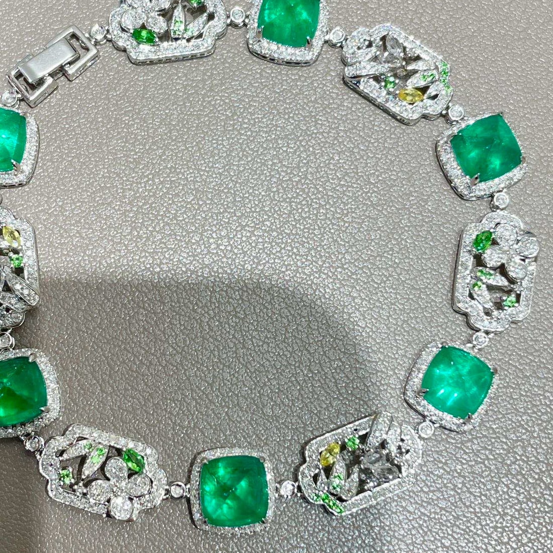 14k Gold 9 Ct Natural Emerald & Diamond Bracelet - 6